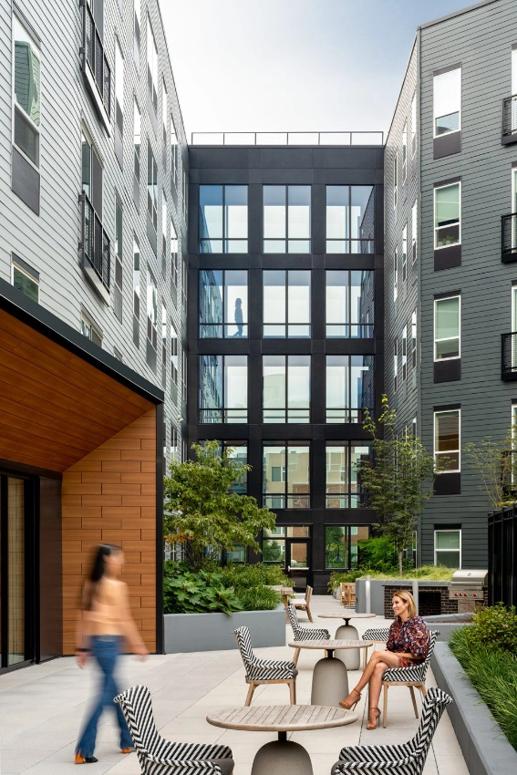 Brewer's Hill - Courtyard