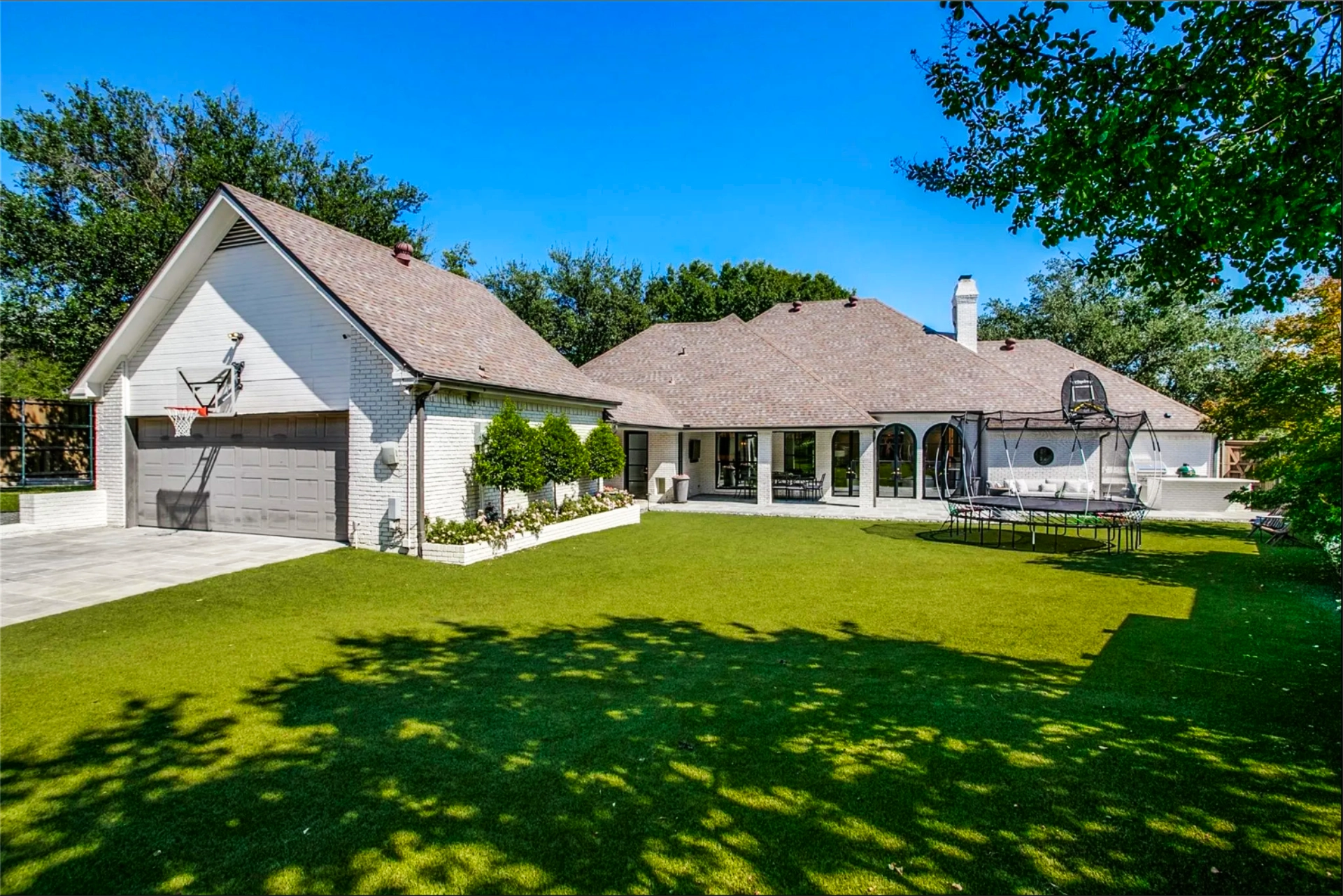 Country Club - Backyard 02