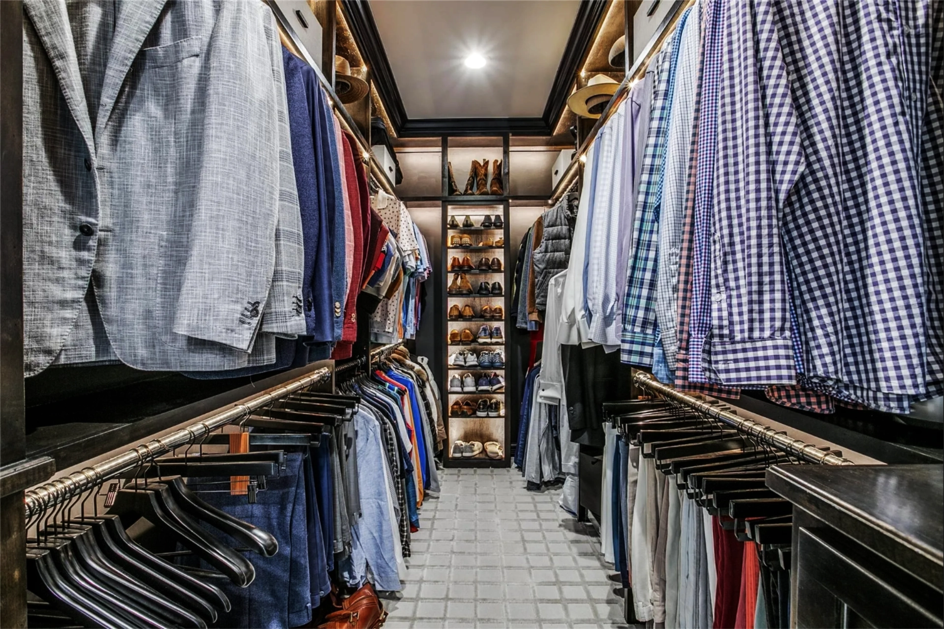 Country Club - His Closet