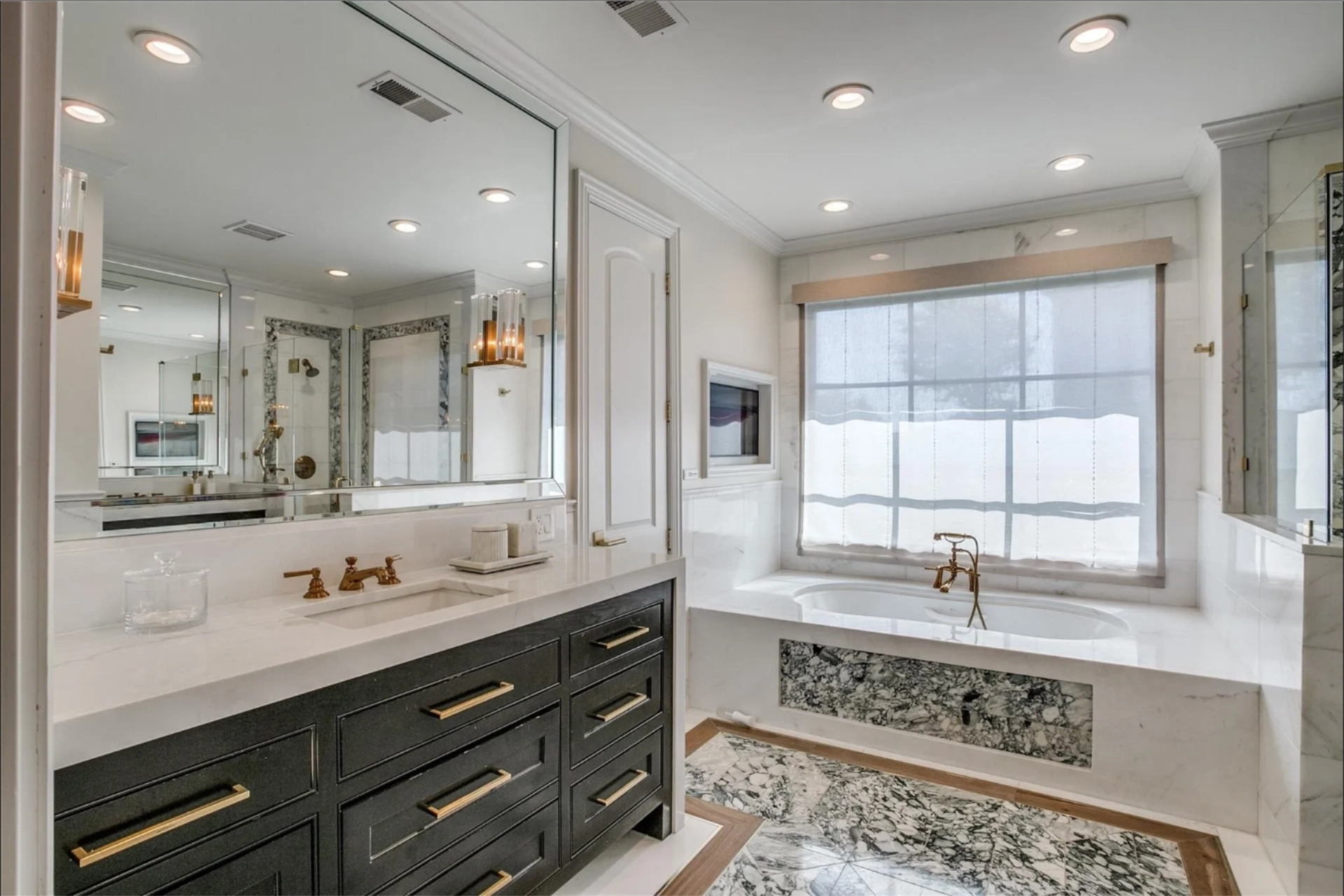 Country Club - Master Bath 02