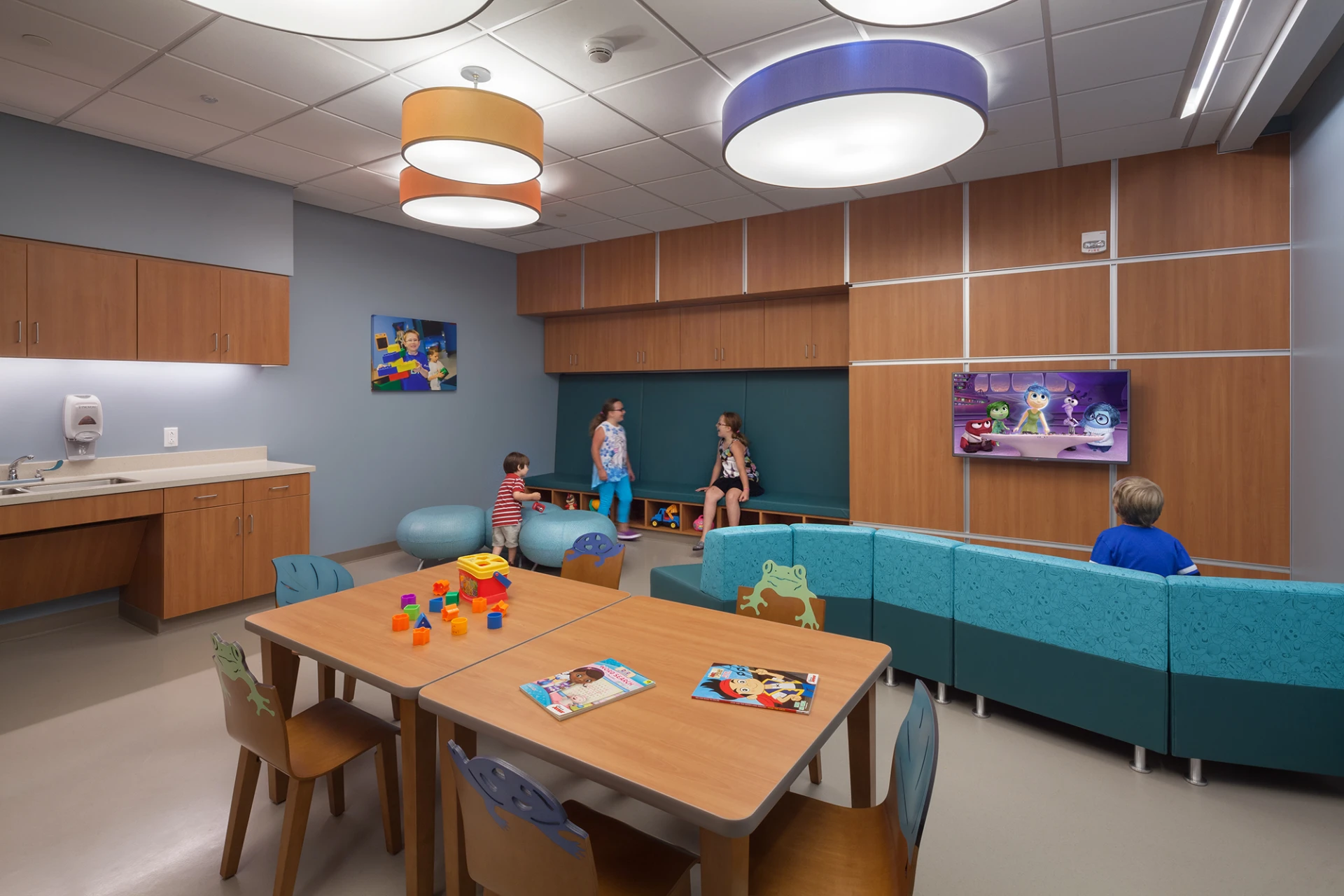 LoungeCOX - Children Reception