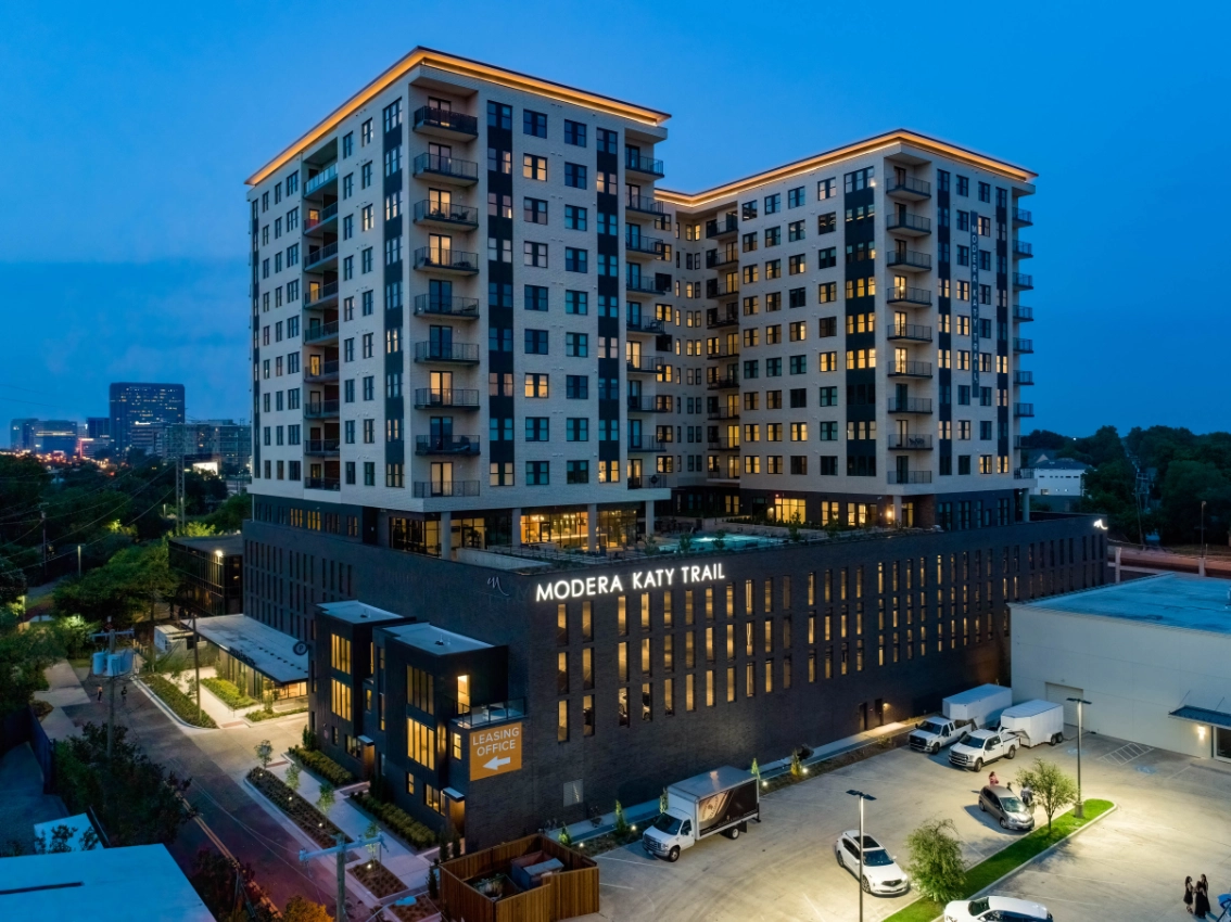 Modera - Night Shot