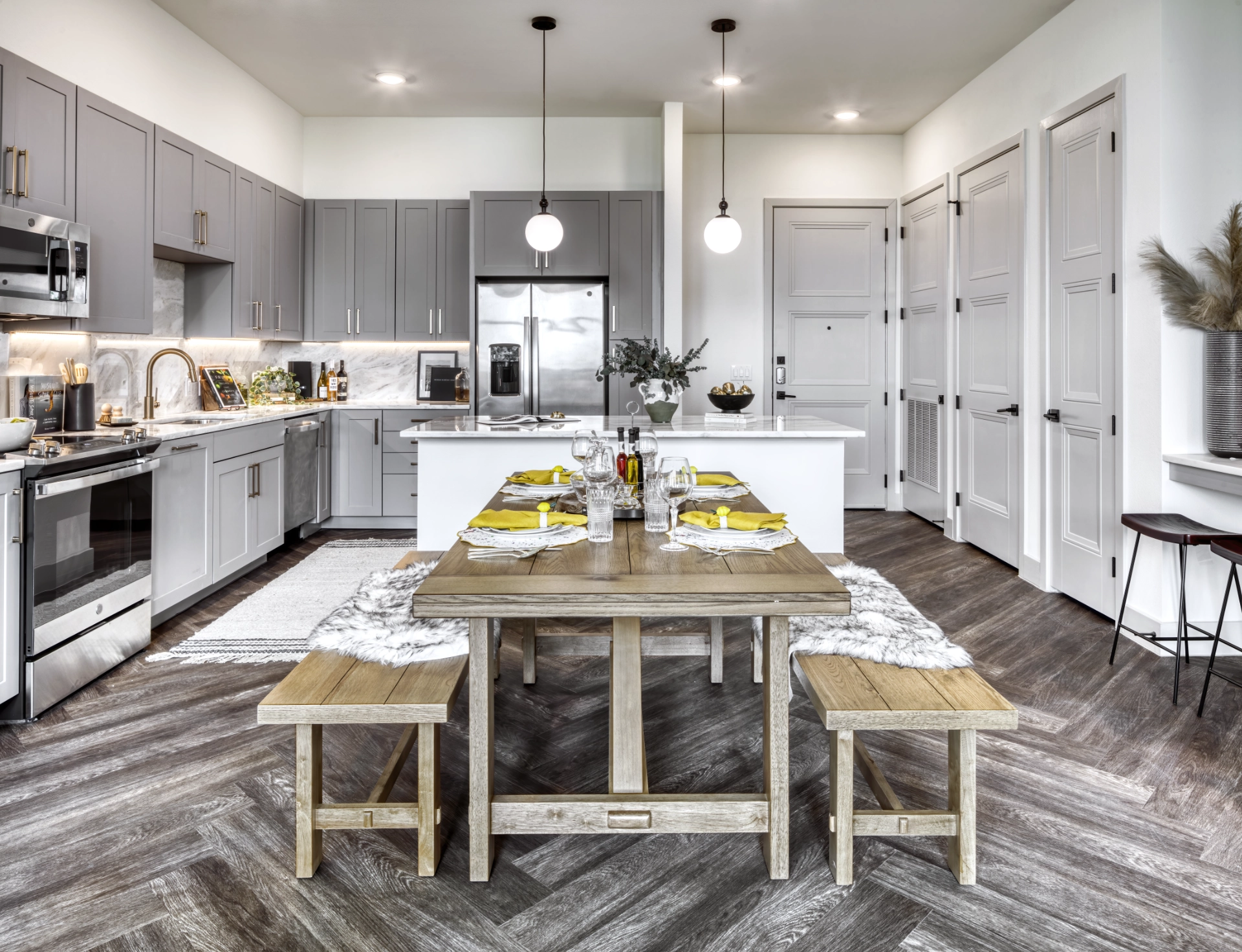 Modera - Unit Model Dining