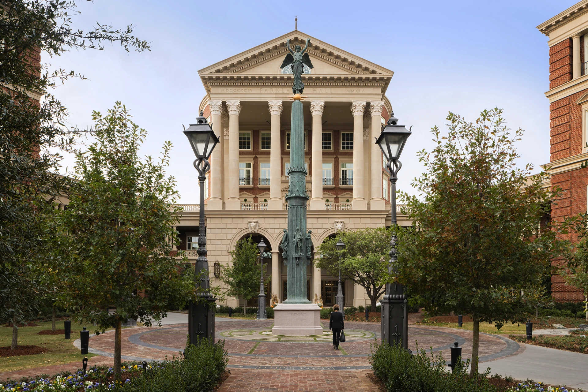 Old Parkland - Courtyard Monument